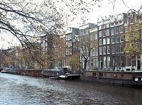 Amsterdam_canal1.jpg (12547 bytes)